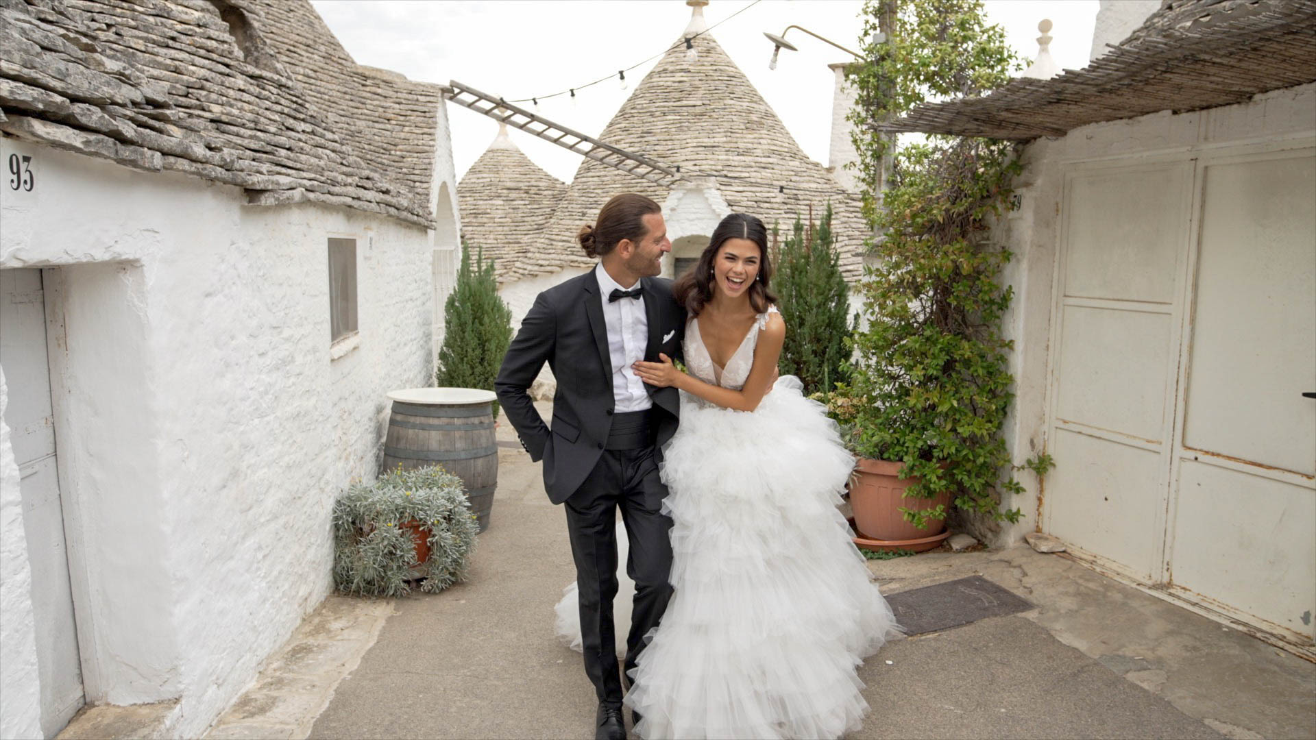 Caroline e Mark Apulia wedding among typical trulli in Italy Puglia