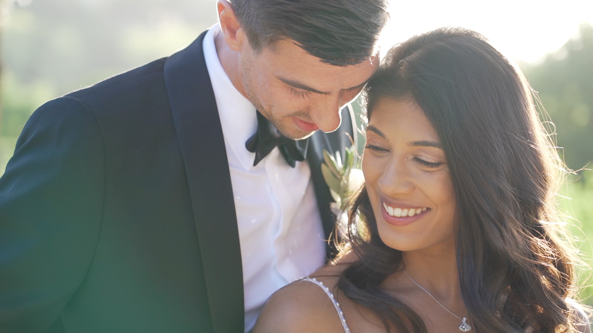 Foto iniziale Portfolio A beautifully captured frame of a newlywed couple in Italy, taken by the expert lens of Tommaso Scalise's cinematic wedding videography service.